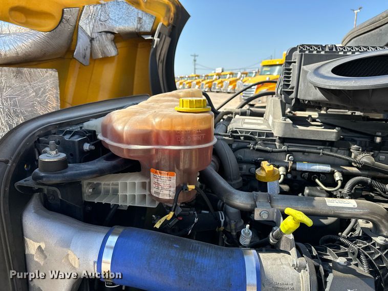 image for item EQ2165 2021 Freightliner  Cascadia 126 semi truck