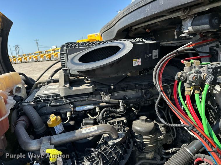 image for item EQ2165 2021 Freightliner  Cascadia 126 semi truck