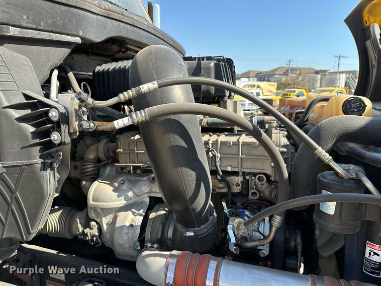 image for item EQ2165 2021 Freightliner  Cascadia 126 semi truck