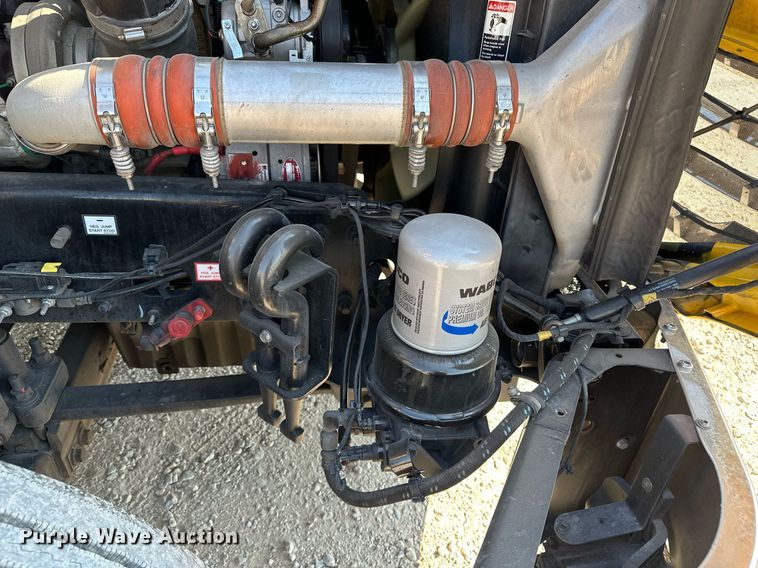 image for item EQ2165 2021 Freightliner  Cascadia 126 semi truck