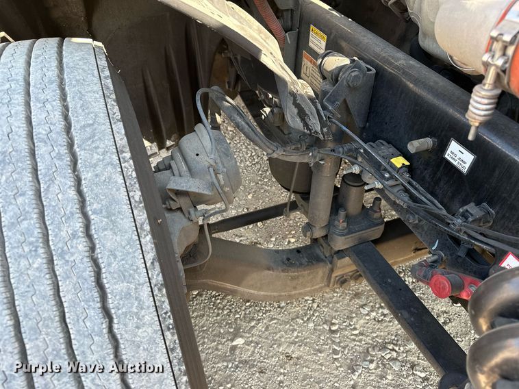 image for item EQ2165 2021 Freightliner  Cascadia 126 semi truck