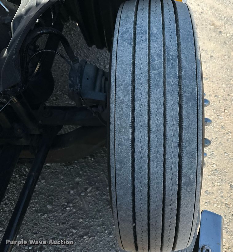 image for item EQ2165 2021 Freightliner  Cascadia 126 semi truck