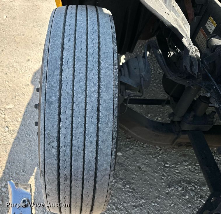 image for item EQ2165 2021 Freightliner  Cascadia 126 semi truck