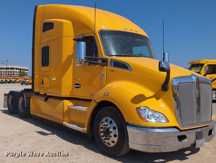 image for item EQ2168 2021 Kenworth  T680 semi truck