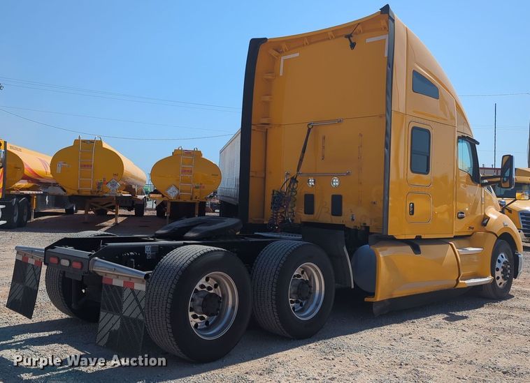 image for item EQ2168 2021 Kenworth  T680 semi truck