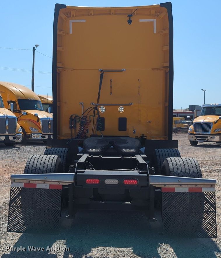 image for item EQ2168 2021 Kenworth  T680 semi truck