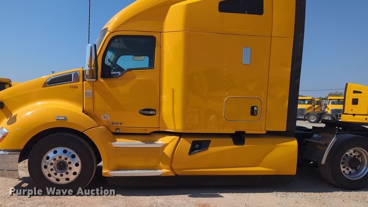image for item EQ2168 2021 Kenworth  T680 semi truck
