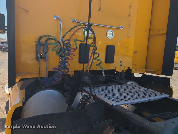 image for item EQ2168 2021 Kenworth  T680 semi truck