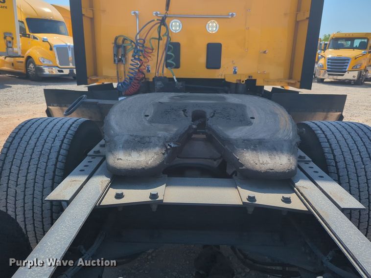 image for item EQ2168 2021 Kenworth  T680 semi truck