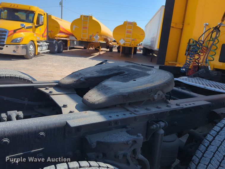 image for item EQ2168 2021 Kenworth  T680 semi truck