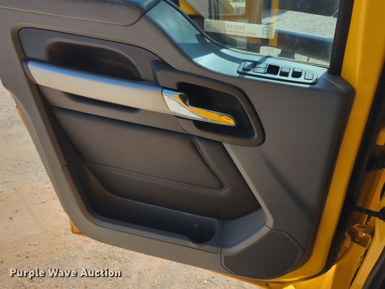 image for item EQ2168 2021 Kenworth  T680 semi truck