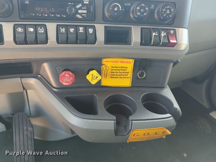 image for item EQ2168 2021 Kenworth  T680 semi truck