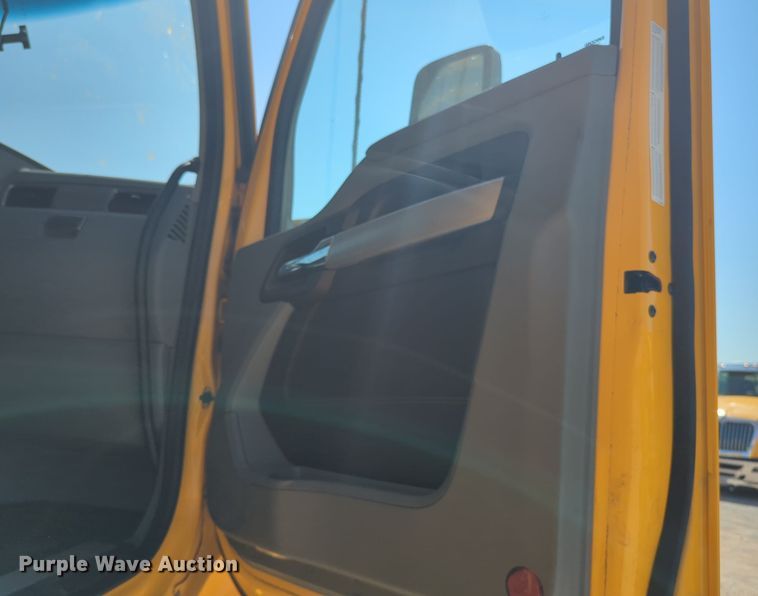 image for item EQ2168 2021 Kenworth  T680 semi truck