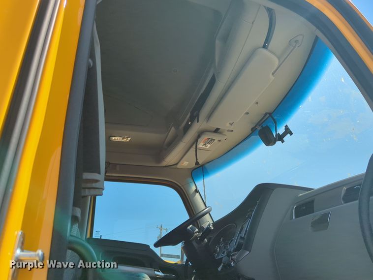 image for item EQ2168 2021 Kenworth  T680 semi truck