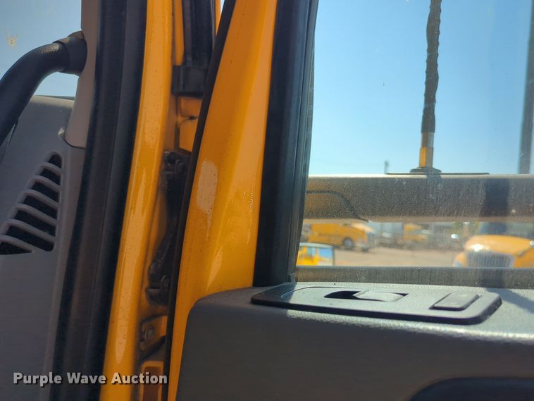 image for item EQ2168 2021 Kenworth  T680 semi truck