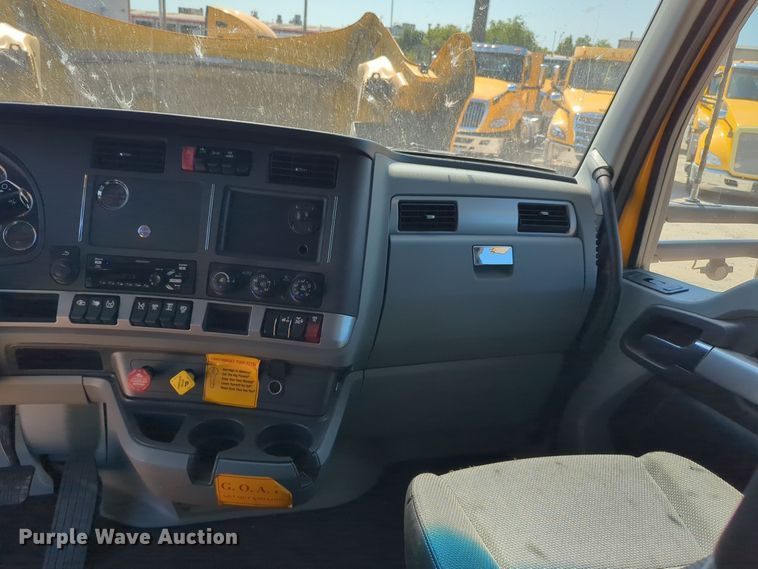 image for item EQ2168 2021 Kenworth  T680 semi truck