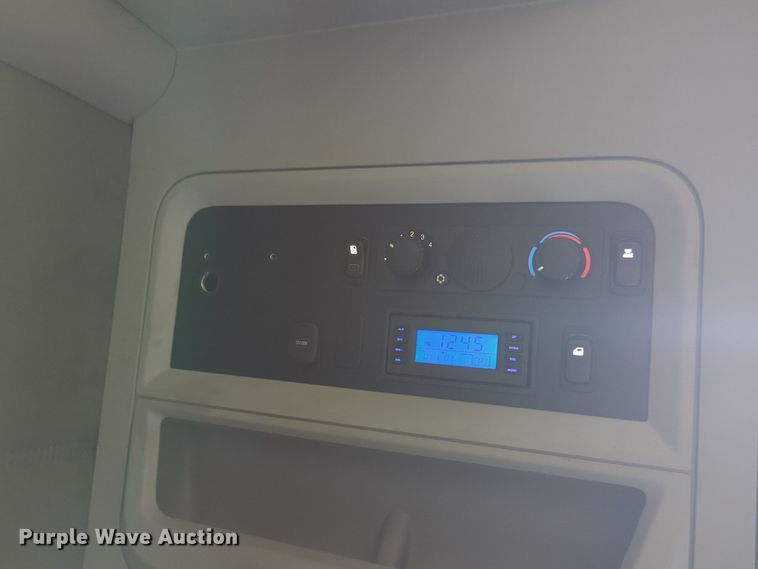 image for item EQ2168 2021 Kenworth  T680 semi truck