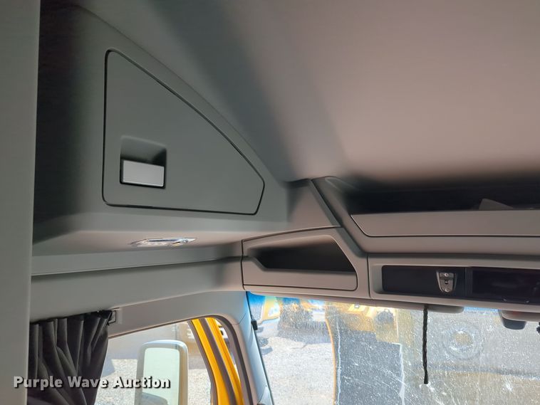 image for item EQ2168 2021 Kenworth  T680 semi truck