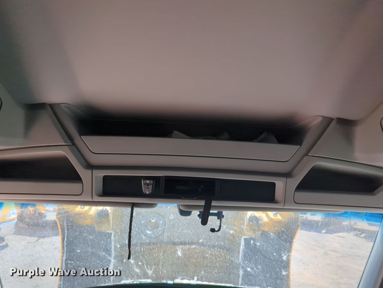 image for item EQ2168 2021 Kenworth  T680 semi truck