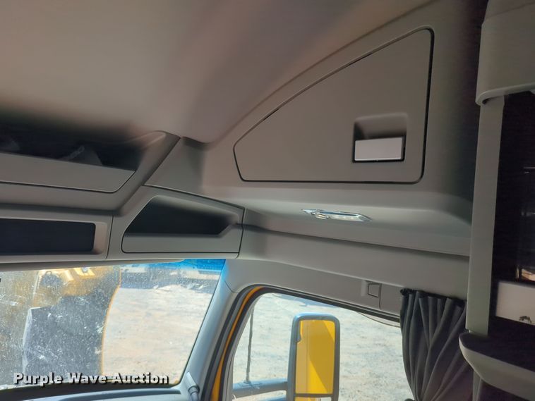 image for item EQ2168 2021 Kenworth  T680 semi truck