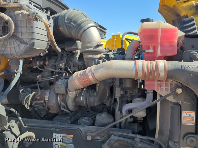 image for item EQ2168 2021 Kenworth  T680 semi truck