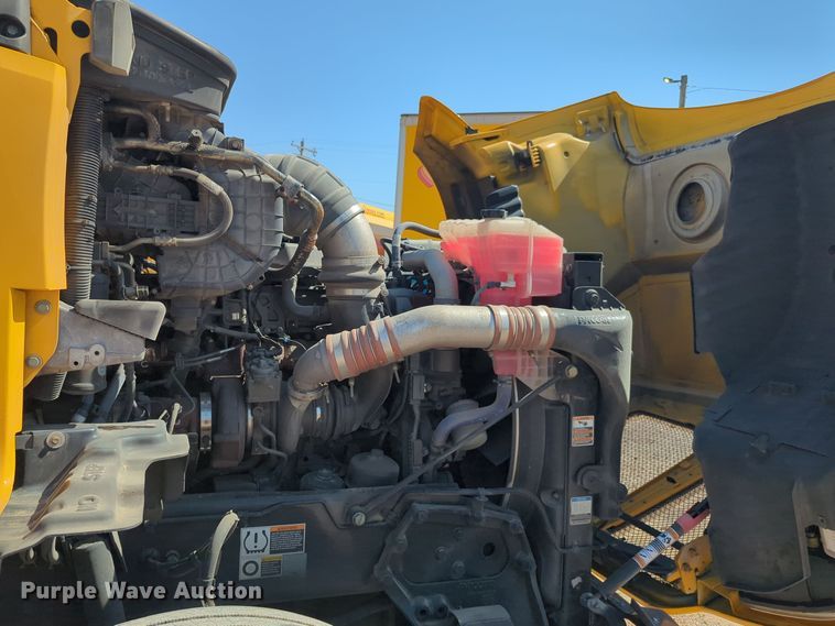 image for item EQ2168 2021 Kenworth  T680 semi truck