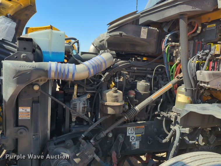 image for item EQ2168 2021 Kenworth  T680 semi truck