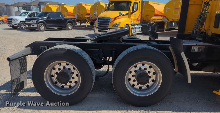 image for item EQ2168 2021 Kenworth  T680 semi truck