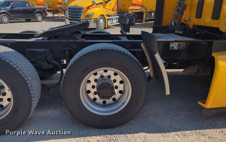 image for item EQ2168 2021 Kenworth  T680 semi truck