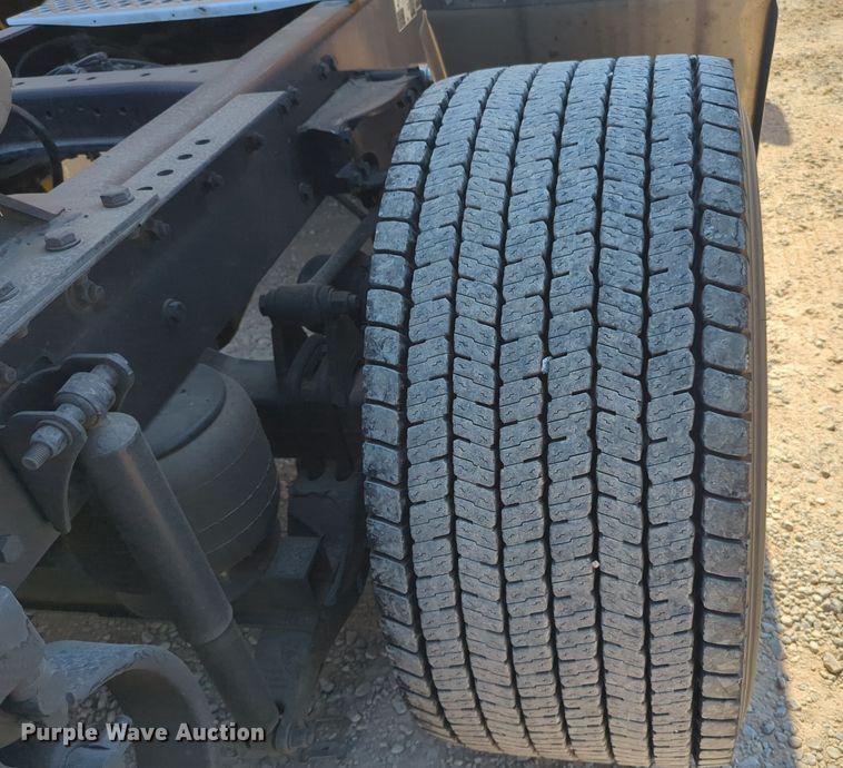 image for item EQ2168 2021 Kenworth  T680 semi truck