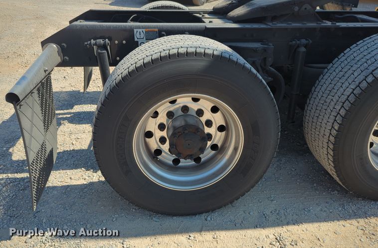 image for item EQ2168 2021 Kenworth  T680 semi truck