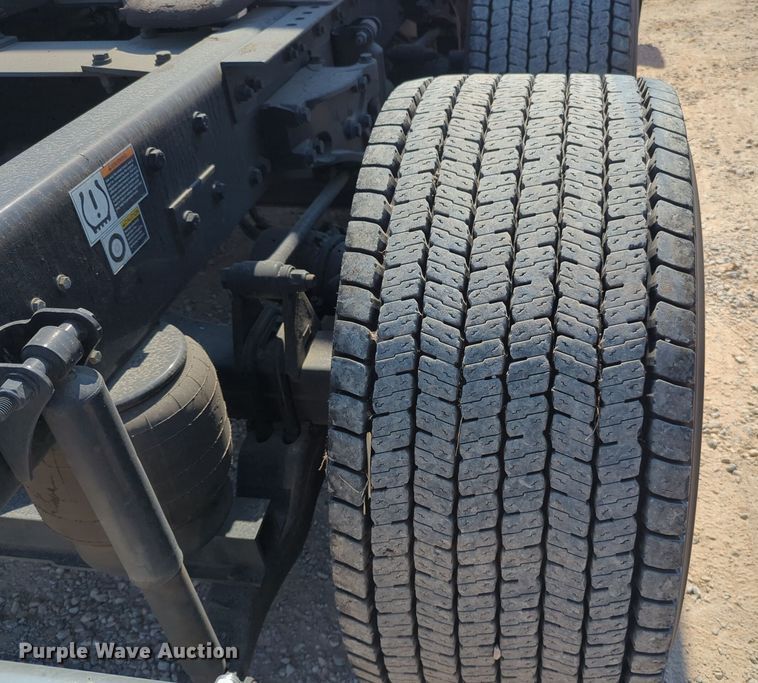 image for item EQ2168 2021 Kenworth  T680 semi truck