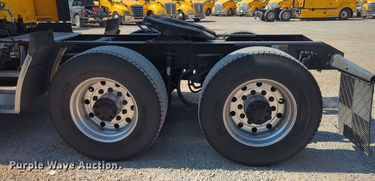 image for item EQ2168 2021 Kenworth  T680 semi truck