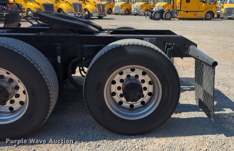 image for item EQ2168 2021 Kenworth  T680 semi truck