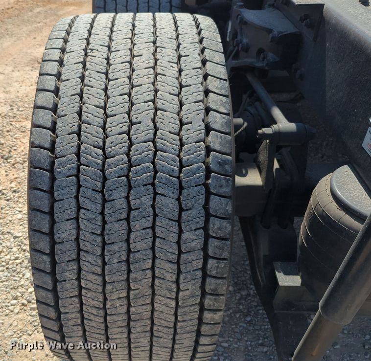 image for item EQ2168 2021 Kenworth  T680 semi truck