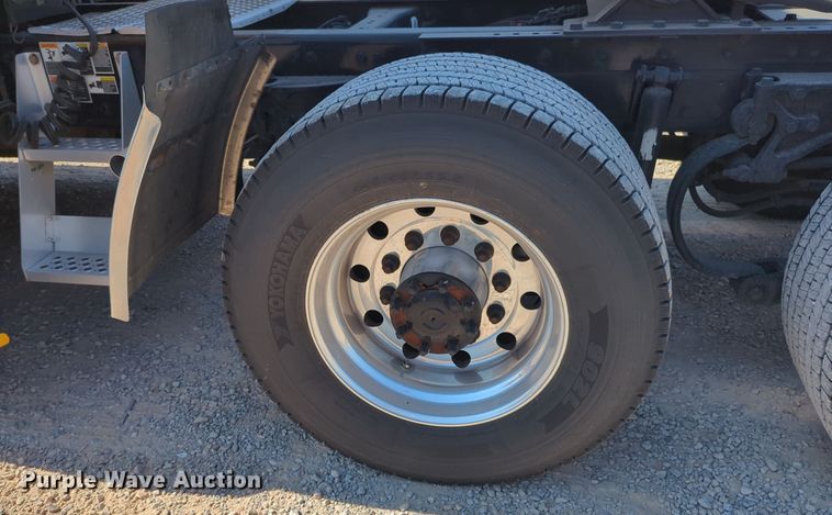 image for item EQ2168 2021 Kenworth  T680 semi truck