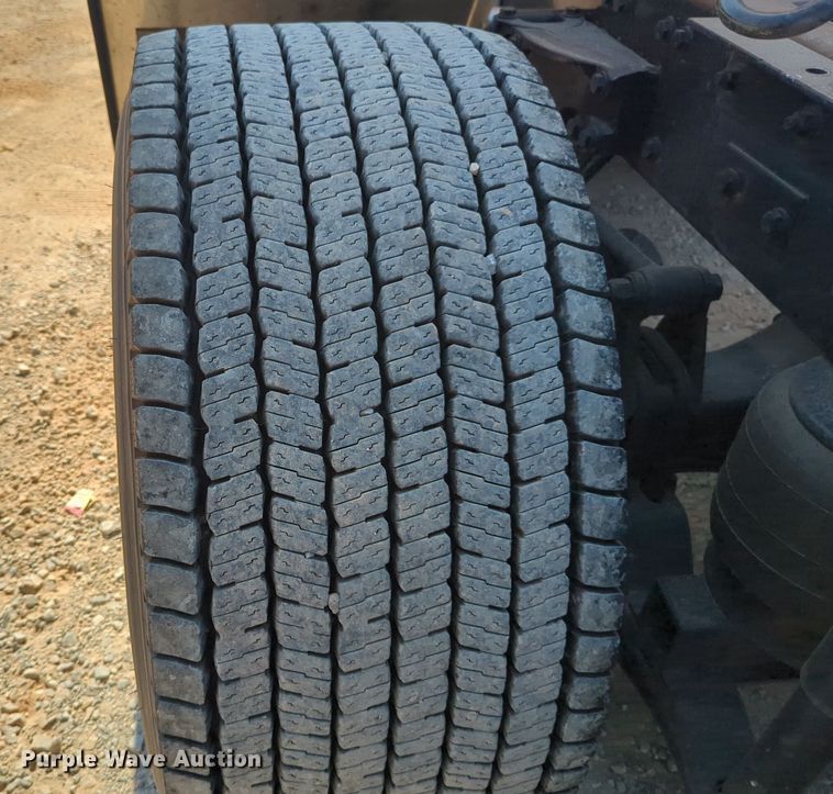 image for item EQ2168 2021 Kenworth  T680 semi truck