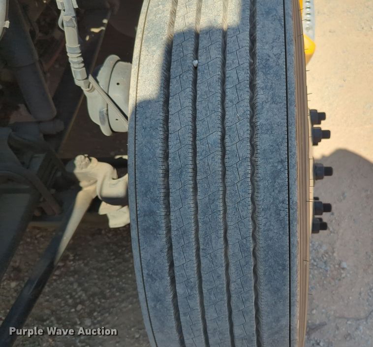 image for item EQ2168 2021 Kenworth  T680 semi truck