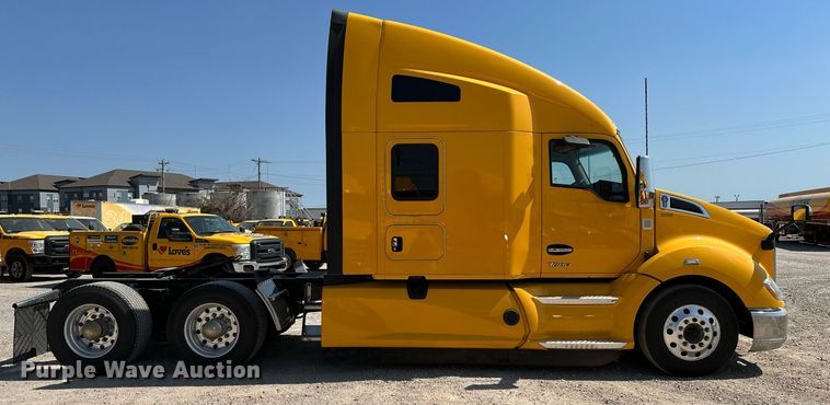 image for item EQ2169 2022 Kenworth  T680 semi truck