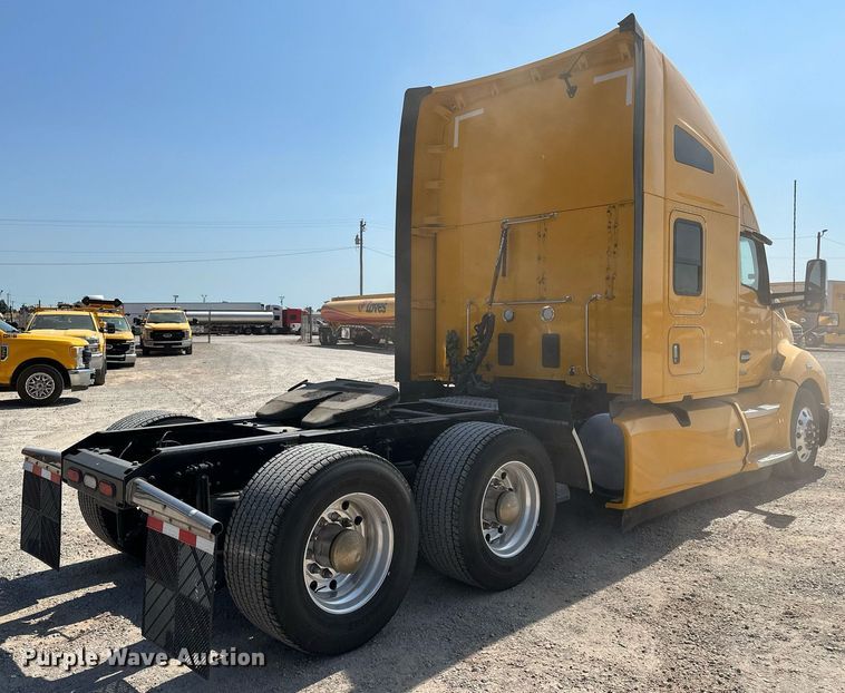 image for item EQ2169 2022 Kenworth  T680 semi truck