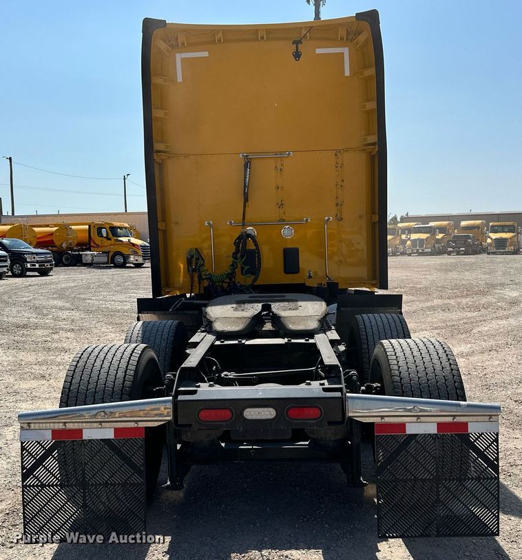 image for item EQ2169 2022 Kenworth  T680 semi truck