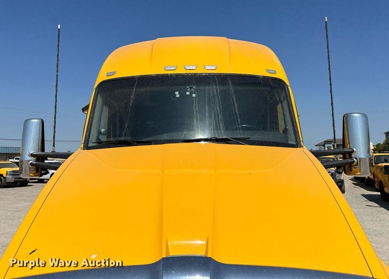 image for item EQ2169 2022 Kenworth  T680 semi truck