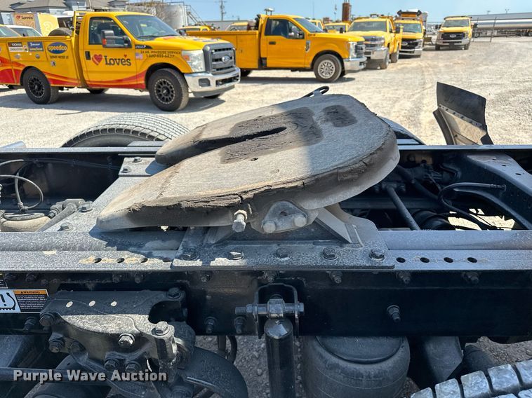 image for item EQ2169 2022 Kenworth  T680 semi truck