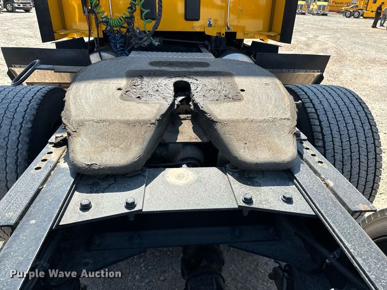 image for item EQ2169 2022 Kenworth  T680 semi truck