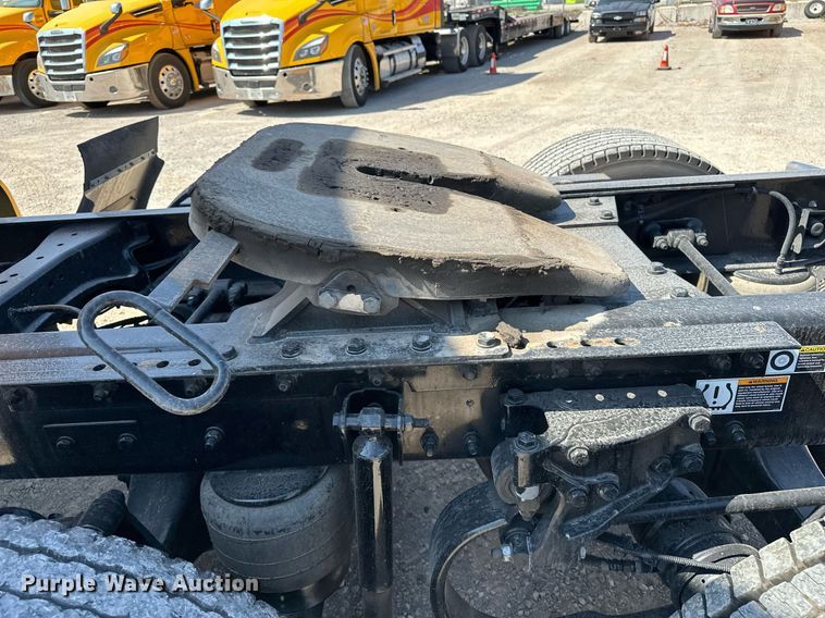 image for item EQ2169 2022 Kenworth  T680 semi truck