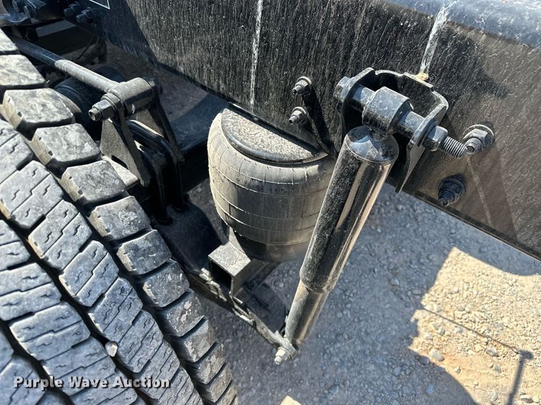 image for item EQ2169 2022 Kenworth  T680 semi truck