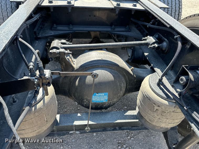 image for item EQ2169 2022 Kenworth  T680 semi truck