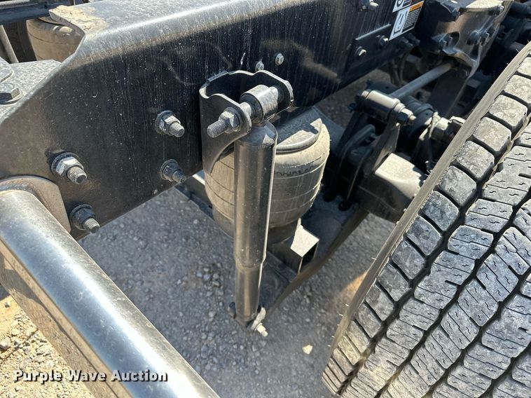 image for item EQ2169 2022 Kenworth  T680 semi truck