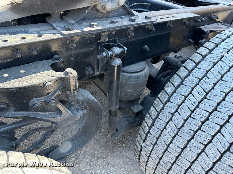 image for item EQ2169 2022 Kenworth  T680 semi truck