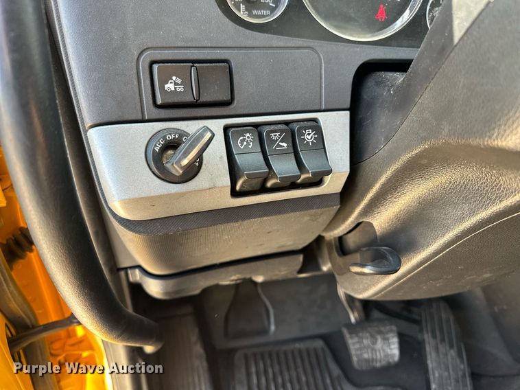 image for item EQ2169 2022 Kenworth  T680 semi truck